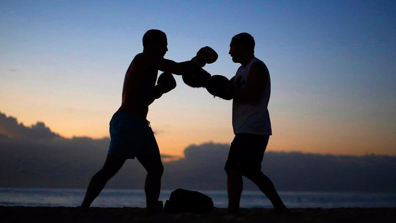 伊利蒙牛恩仇录:从领先到落后、市值相差一半